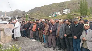 Oltu'da trafik kazasında hayatını kaybeden Cemil Altaş son yolculuğuna uğurlandı