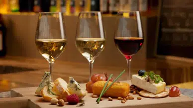 Şarap ve Yiyecek Uyumu Lezzetli Bir Yolculuğa Çıkın