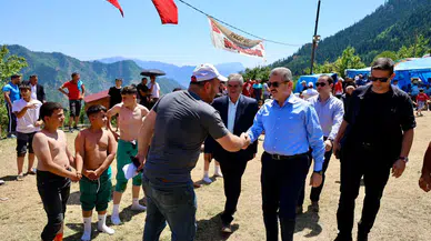 Yusufeli'nde Geleneksel Kusara Yayla Şenlikleri ve Güreşleri Canlandı