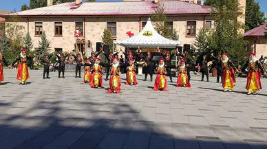 Arhavi Belediyesi Halk Oyunları Ekibi Bayburt’ta Kültür Rüzgarı Estirdi