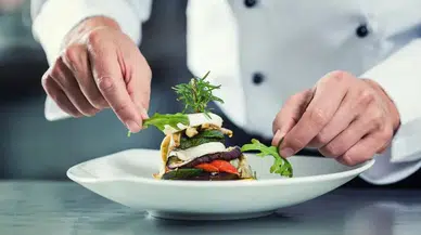 Misafirlerinizi Etkileyecek Etkileyici Yemek Sunumu İpuçları