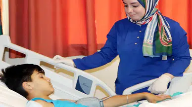 Erzurum'da Şaka Faciası: Kolonya Ateşiyle Yaralanan Çocuk Hastaneye Kaldırıldı