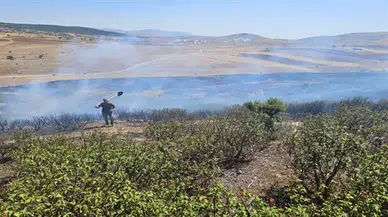 Afyonkarahisar'da çıkan iki yangın ekiplerin müdahalesiyle hızlıca söndürüldü