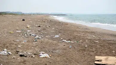 Antalya'nın Kumköy Sahili, caretta yuvaları arasında çöplüğe döndü!