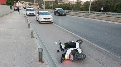 Burdur'da motosiklet-minibüs çarpışması: Sürücü hastaneye kaldırıldı