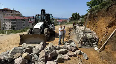 Yenipazar Mahallesi'nde Taş Duvar İnşaatı Devam Ediyor