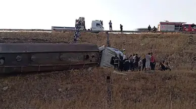 Gaziantep'te tankerin devrilmesi sonucu sürücü yaralandı, kaza araştırılıyor