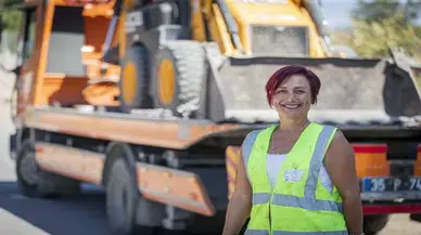 İzmir’deki kadın çekici operatörü, iş hayatında cinsiyet eşitliğine örnek oluyor