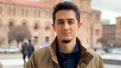 Ruhi Çenet Kimdir? Kaç Yaşında ve Nerelidir?