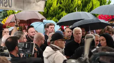 Kıvanç Tatlıtuğ cenazede gözyaşlarını tutamadı! Can dostundan Halit Yukay&apos;a son görev…