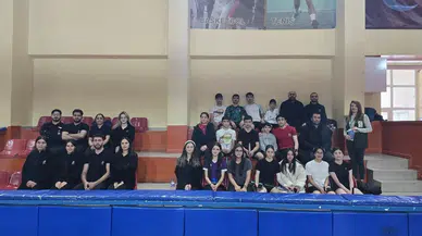 Kars'ta Yeşilay, badminton etkinliğiyle bağımlılıkla mücadelede farkındalık oluşturdu