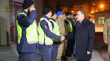 Bayburt Valisi Mustafa Eldivan’dan Yılın Son Saatlerinde Jandarma Personeline Ziyaret