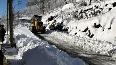 Vakfıkebir’de Karla Mücadele Çalışmaları Sabahın Erken Saatlerinde Başladı