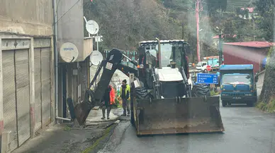 Güneysu’da Yol Güvenliği ve Üstyapı Çalışmaları Sürüyor
