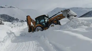 Artvin Şavşat’ta Yol Açma ve Genişletme Çalışmaları Aralıksız Devam Ediyor