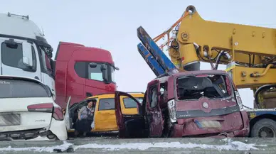 Erzurum Aşkale’de Yoğun Sis ve Buzlanma Kazaya Neden Oldu: Aziziye Belediyesi’nden Geçmiş Olsun Mesajı