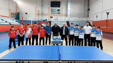 Cumhuriyet Ortaokulu, Hopa'da Masa Tenisi İlçe Birincisi Oldu!