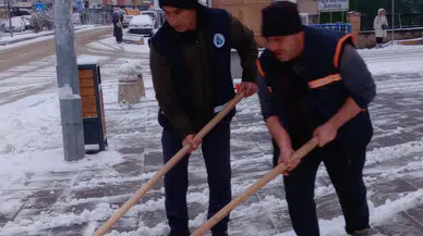 Erzurum Oltu'da Kar Mücadelesi: Belediye Ekipleri Gece Gündüz Çalışıyor