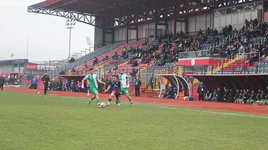 Düzcespor sahasında Amasyaspor'u 2-1 yendi