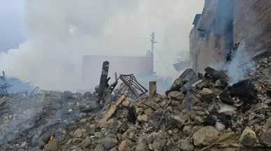 Seyhan'da Mobilya Atölyesinde Yangın: İtfaiye Ekipleri Müdahale Etti