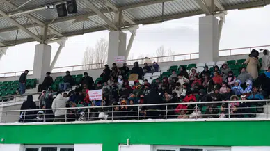 Kars Namık Kemal İlköğretim Okulu Öğrencileri, Kars 36 Spor’a Coşkulu Destek Sunuyor!