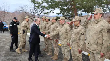 Oltu’da Bayram Ziyareti: Tuzla Jandarma Komutanlığı’nda Personelle Bayramlaşma