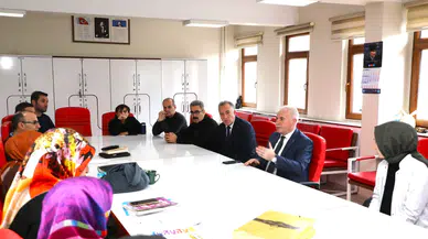 Bayburt Belediye Başkanı Mete Memiş’ten Okul Ziyareti: Öğretmen ve Öğrencilerle Buluştu