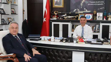 İzmir Demokrasi Üniversitesi Rektörü Karahasanoğlu’ndan Maçka Belediyesi’ne Ziyaret