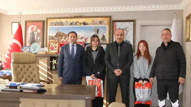 Kars'ta Afiş Yarışmasında Ödül Kazanan Öğrenciler Ödüllerini Aldı!