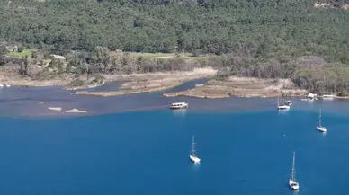 Marmaris’te deniz suyu 5 metre çekildi