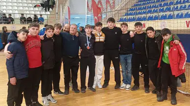 Van’da Güreş Şampiyonasında Artvinli Sporculardan Büyük Başarı