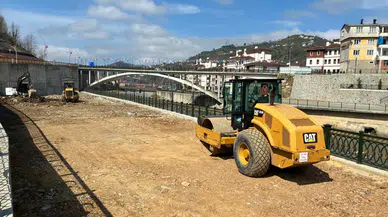 Güneysu’da Yol ve Altyapı Atağı: Park Alanları Düzenleniyor, Heyelan Riskleri Ortadan Kaldırılıyor