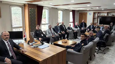 Ardanuç'ta Bayramlaşma: Kaymakam Sözen Kurum Amirleriyle Bir Araya Geldi