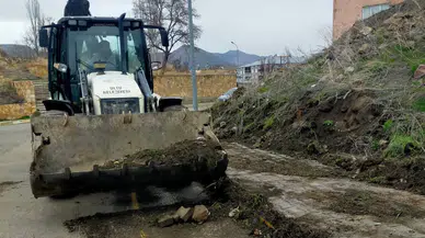 Oltu Belediyesi’nden Kale Caddesi’nde Yoğun Çalışma: Kaldırımlar Yeniden Kullanıma Açıldı