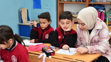 Olur Kaymakamı Semanur Kalkan’dan Okul Ziyareti: Öğrencilerle Yakından İlgilendi