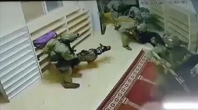 El-Halil’de insanlık dışı görüntü: İsra*l askerleri camiye baskın yaptı, savunmasız Filistinliye köpekle saldırdı