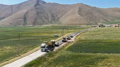 Van'da 7 Kilometrelik Yol İlk Kez Sıcak Asfaltla Buluşuyor