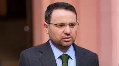 Tazminat gelirini Kızılay'a bağışladı