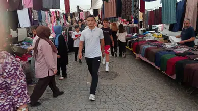 Rize'de Yağmura Rağmen Pazar Bereketi! Esnaf: "İşlerimiz Çok İyi"