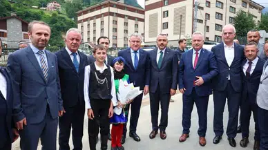 Bakan Osman Aşkın Bak, İkizdere'deki Yeni Futbol Sahasını İnceledi