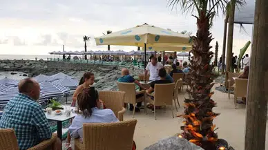 Arhavi'de Yeni Sosyal Yaşam Alanı Hizmete Açıldı! Lazbükü Restoran ve Plaj Konseptiyle Kapılarını Açtı