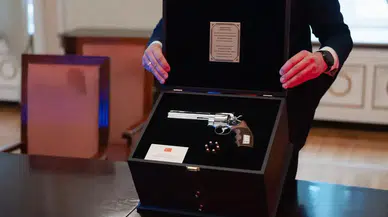 Litvanya'da Cumhurbaşkanı Erdoğan'ın Hediye Ettiği Silah, Başkanlık Sarayı'nda Sergilenecek!