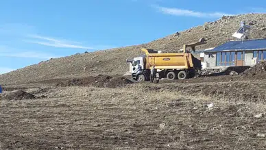 Çat Belediyesi, Taşağıl Mahallesi'ndeki yol bakım çalışmalarını tamamladı