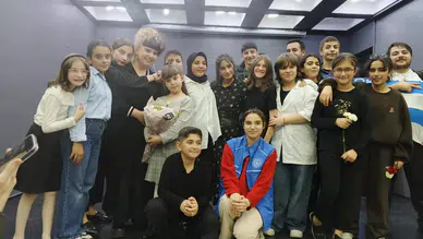 Gençler 'Ah Şu Gençler' ile sahne aldı, izleyicilerden tam not aldı!