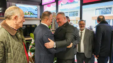 Katmer, Rize'de esnaf ve kurum temsilcileriyle buluşarak sosyal hizmetleri değerlendirildi