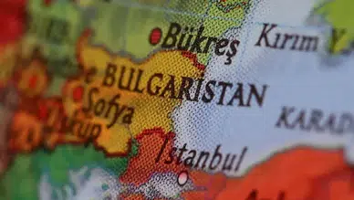 Karadeniz'de tansiyon yükseldi: Bir gemi battı, 16 kişi kurtarıldı
