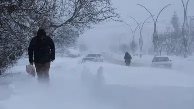 Kar yağışı birçok ilde ulaşımı olumsuz etkiliyor