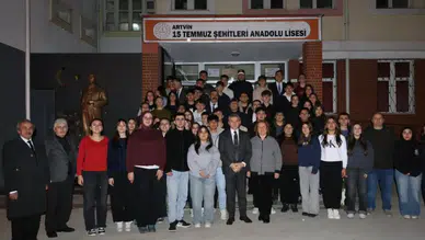 Artvin Valisi Ergün, Lise Öğrencileriyle İftar Sofrasında Bir Araya Geldi