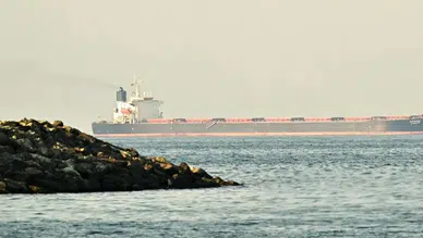 Hürmüz Boğazı'ndaki gemi geçişleri düştü, enerji fiyatları ve tedarik zinciri endişeleri artıyor