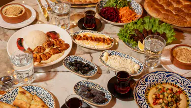 Bayramdan Sonra Sofralar Değişiyor: Sindirim Sistemini Koruyan Kritik Uyarılar